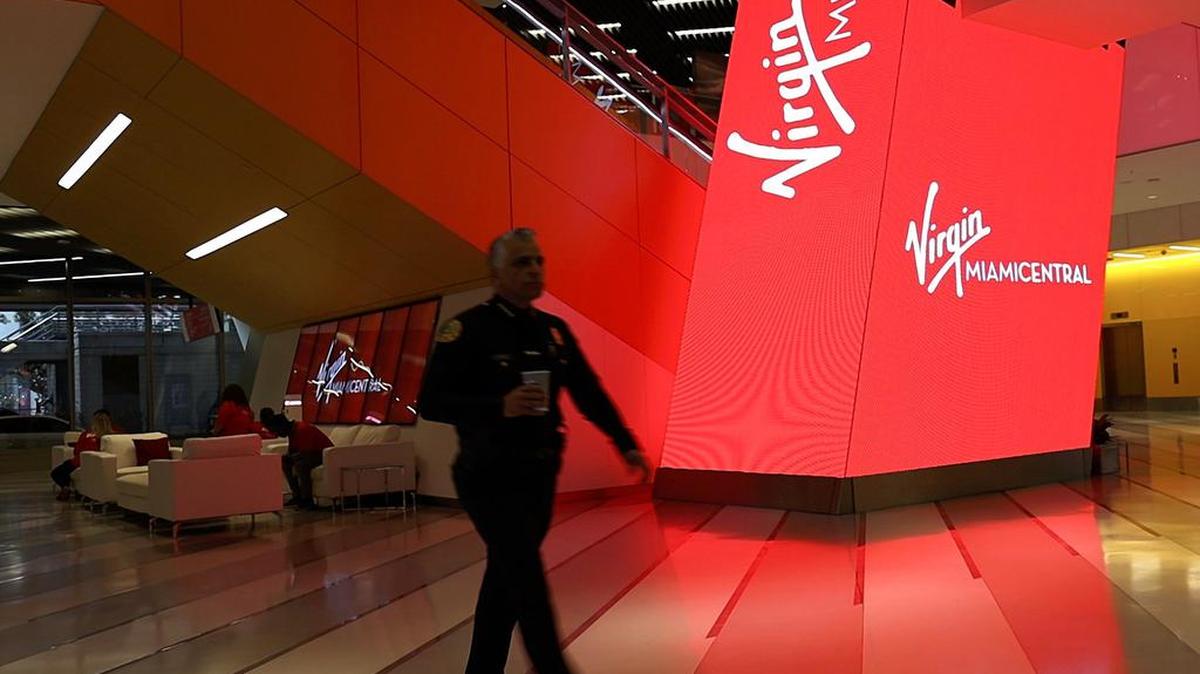 La estación Virgin Miami Central fue inaugurada con nuevo nombre por el empresario Richard Branson el 4 de abril de 2019.