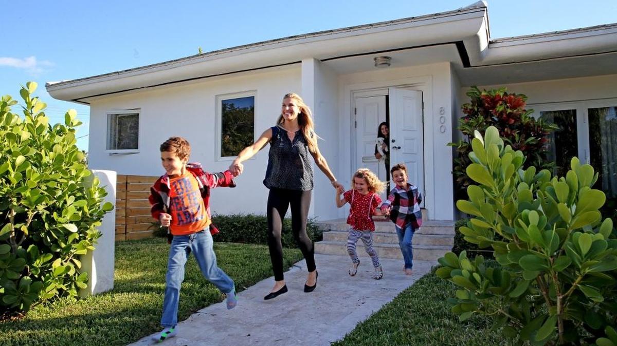 La compra de una casa es uno de los objetivos de las familias. Pero a veces los ‘gastos hormigas’ sabotean los ahorros que pudieran destinarse a este fin.