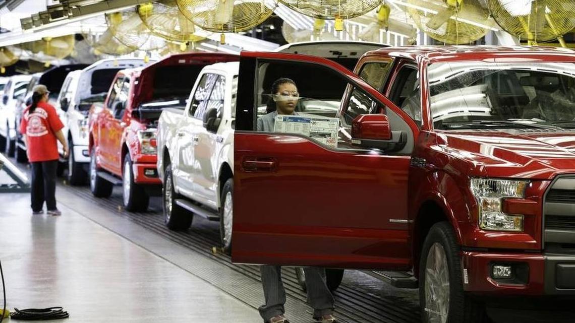 Puede comprar un vehículo u obtenerlo mediante un contrato de leasing. Ambas opciones tienen sus ventajas y desventajas.