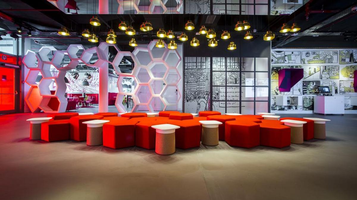 Lobby del hotel Radisson RED en la ciudad de Bruselas, Bélgica.