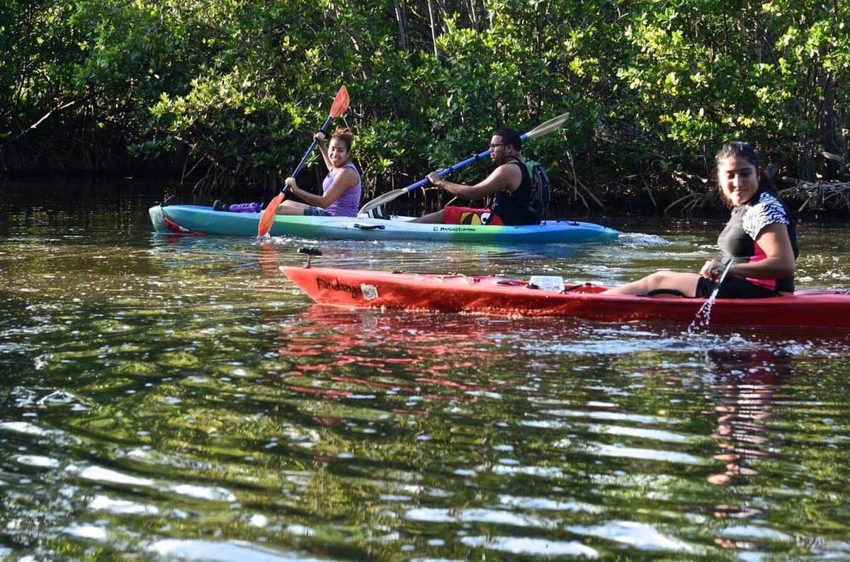 Acampar en Oleta River State Park permite hacer diversas actividades al aire libre en un contacto más cercano con la naturaleza. Piragüismo, kayak y pesca son las favoritas.