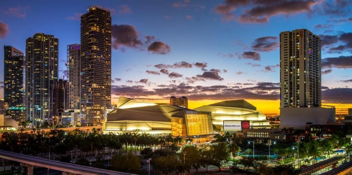 El Centro para las Artes Escénicas Adrienne Arsht en el downtown de Miami deja a los espectadores maravillados por la magistral obra arquitectónica del aclamado maestro Cesar Pelli.