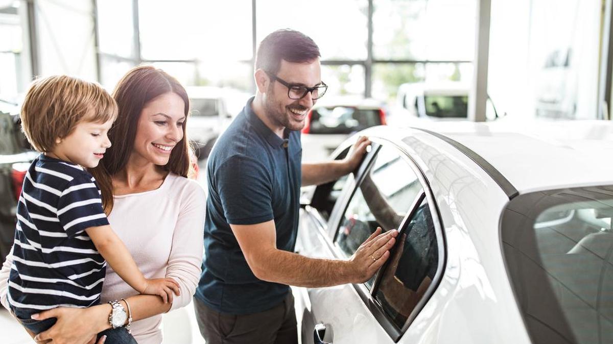  Comprar un automóvil con un préstamo no es el camino si deseas conducir un auto nuevo cada dos años.