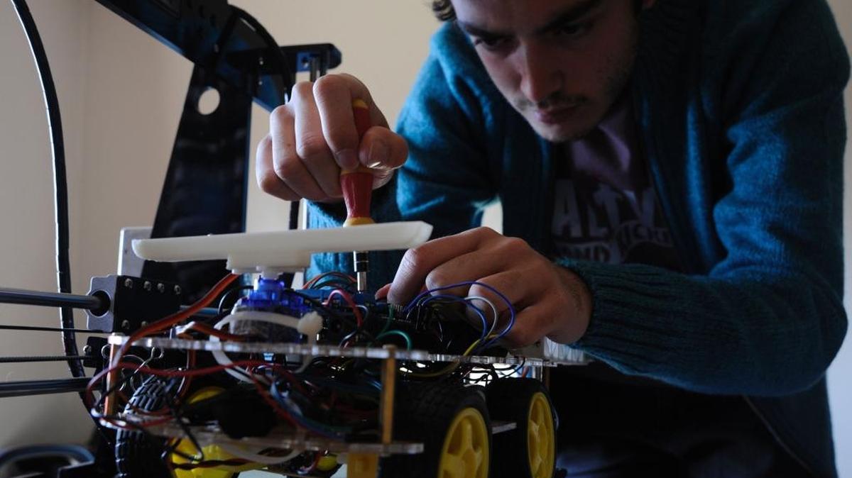 El robot diseñado por Marcos Bruno, estudiante de ingeniería industrial en Argentina, podría ir a instalar GPS en Marte.