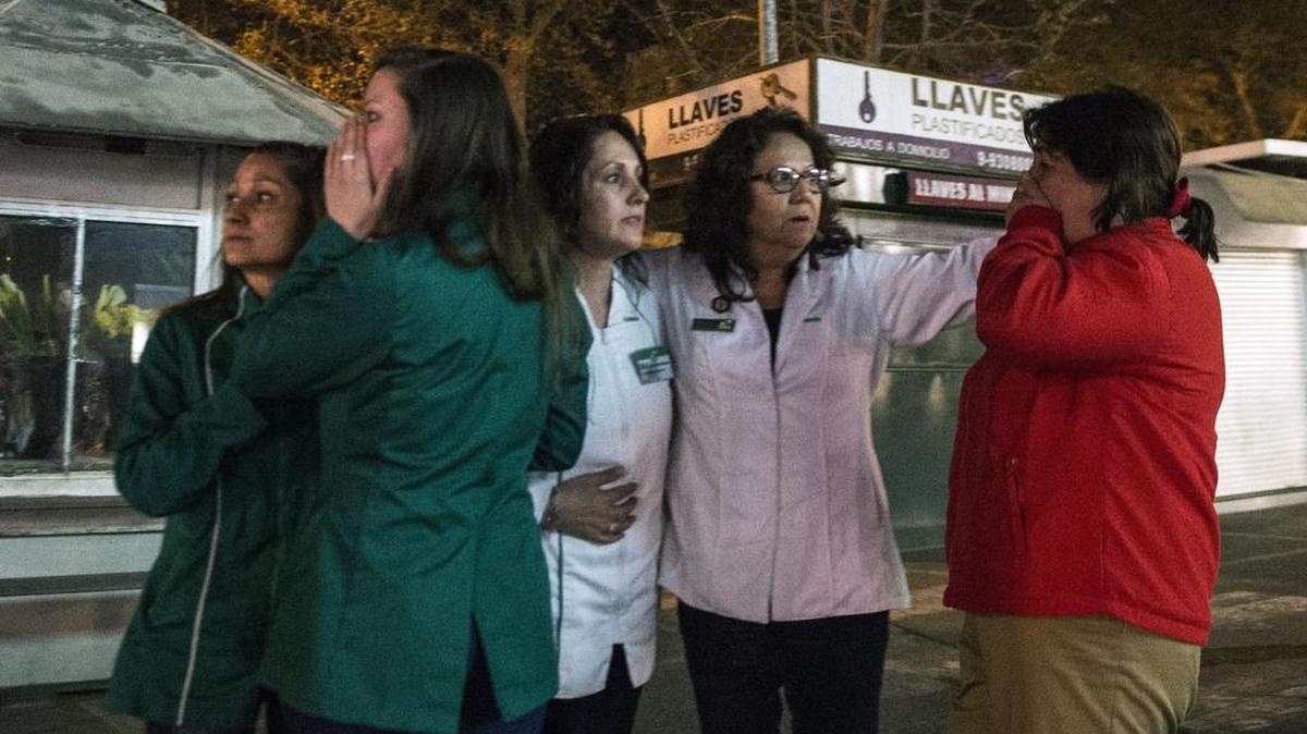 
El Servicio Sismológico de Estados Unidos (USGS) localizó el epicentro a unos 230 km al norte de Santiago, en las cercanías de la localidad de Illapel.
