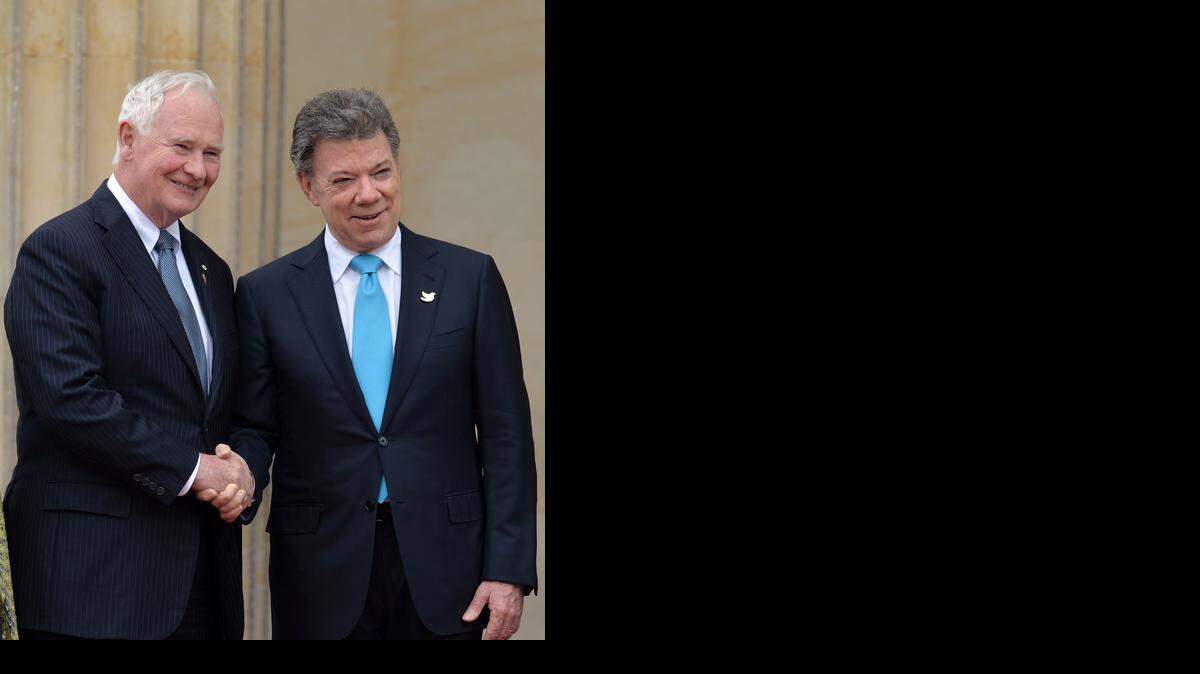 
Juan Manuel Santos (der.)
