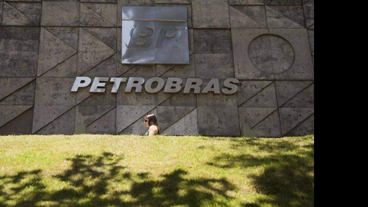 Petrobras, que afronta un escándalo de corrupción, postergó el viernes pasado, por segunda vez, la divulgación de sus resultados financieros correspondientes al tercer trimestre de este año.