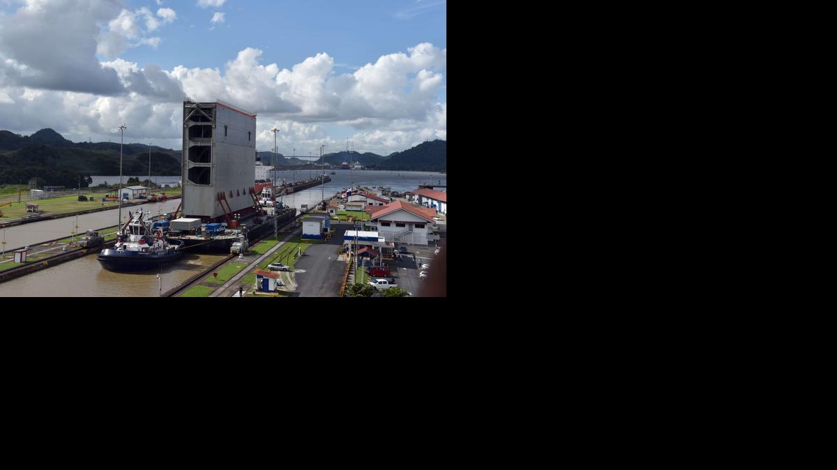 
Ultima compuerta que será usada en un nuevo sistema de 16 exclusas con las cuales se está ampliando el Canal de Panamá, obra que se espera sea terminada en el 2015.

