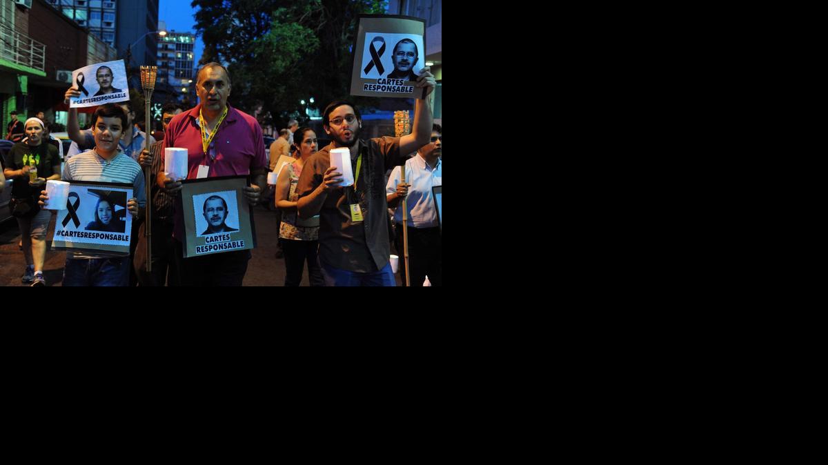 
Periodistas de ‘ABC Color’ protestan por el asesinato de su colega Pablo Medina. 

