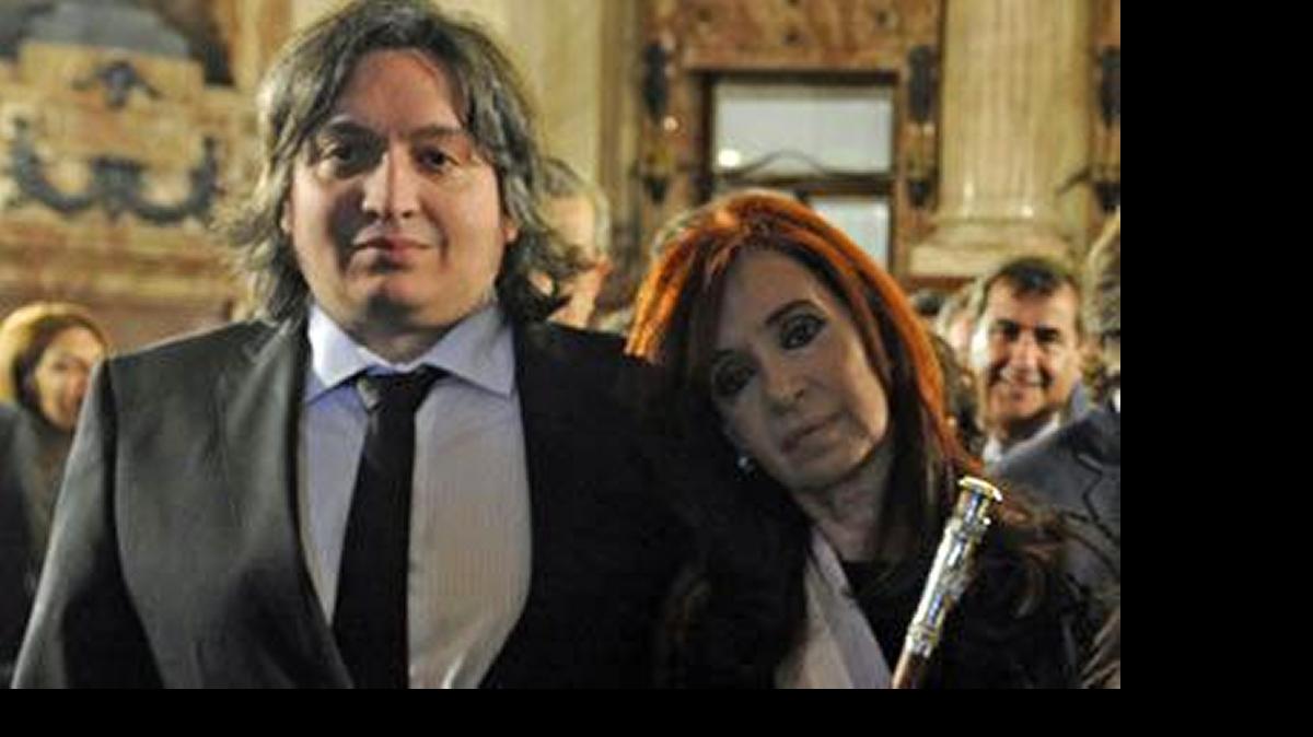
Máximo Kirchner con su madre, la presidenta argentina Cristina Fernández. 

