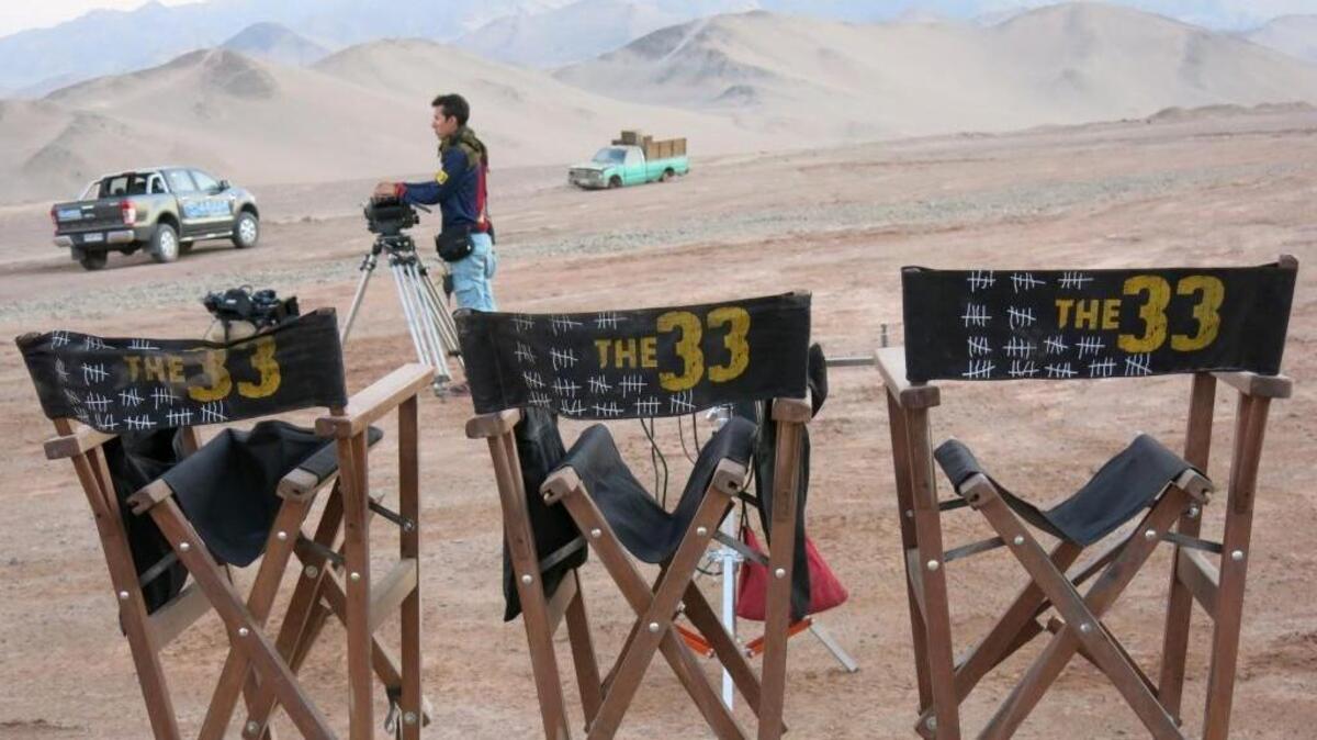 
Las sillas de los directores de “Los 33”, la película protagonizada por Antonio Banderas que recreó la tragedia de los mineros chilenos.

