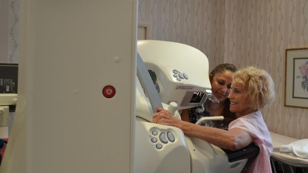 La detección del cáncer de mama en una de sus etapas tempranas favorece su tratamiento.