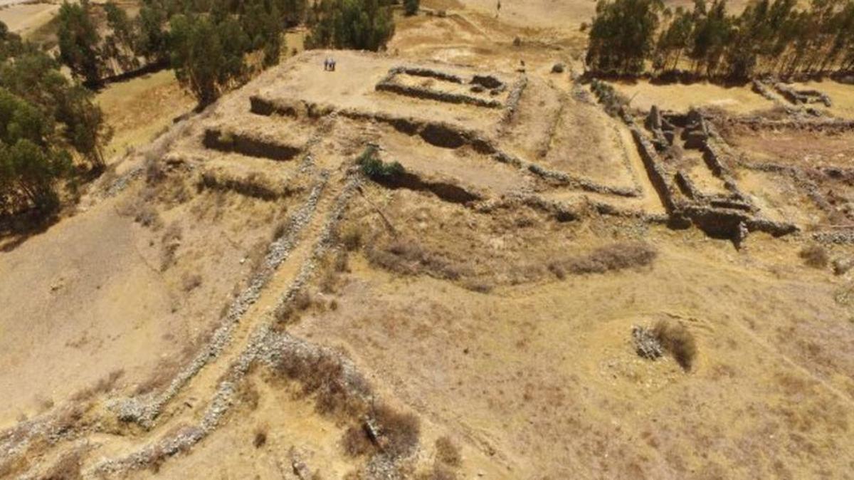 Arqueólogos descubrieron una pirámide escalonada en el sitio arqueológico Inca de “Pueblo viejo”, en la provincia de Recuay, en el norte de Perú.