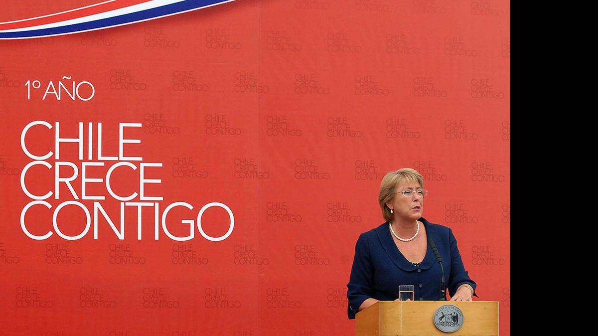 
La presidenta chilena, Michelle Bachelet, ofrece un discursos en Santiago de Chile, en el 2007.
