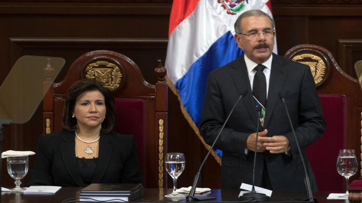 El presidente de República Dominicana, Danilo Medina, acompañado por la vicepresidenta, Margarita Cedeño, en una foto del sábado 27 de febrero del 2016. 