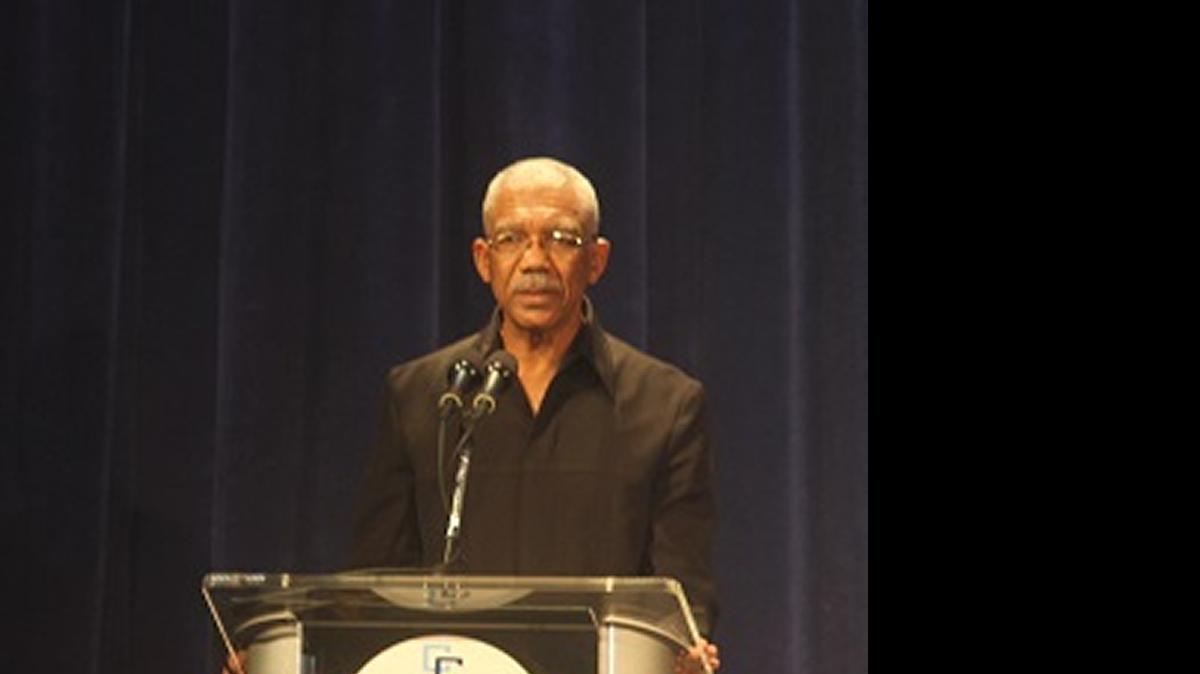 
El presidente de Guyana, David Granger, se mostró el sábado convencido de que los líderes de la Comunidad del Caribe (Caricom) emitirán una “enérgica” condena a las pretensiones de Venezuela sobre las aguas del Esequibo, un territorio fronterizo entre ambos países y rico en recursos petrolíferos.

