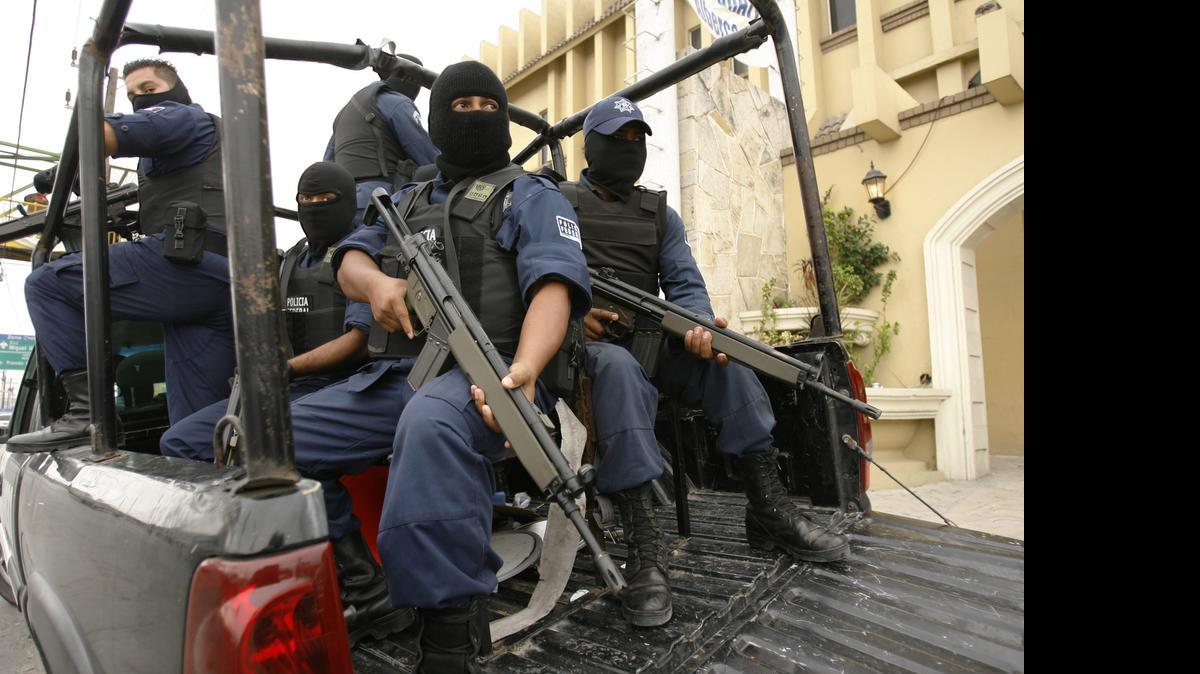 
Agentes de la policía federal mexicana patrullan la ciudad de Reynosa, en esta imagen del 2008.
