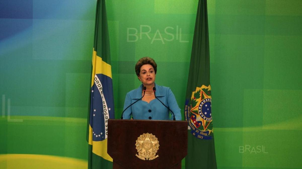 La presidenta brasileña Dilma Rousseff habla en una rueda de prensa el lunes, en Brasilia.