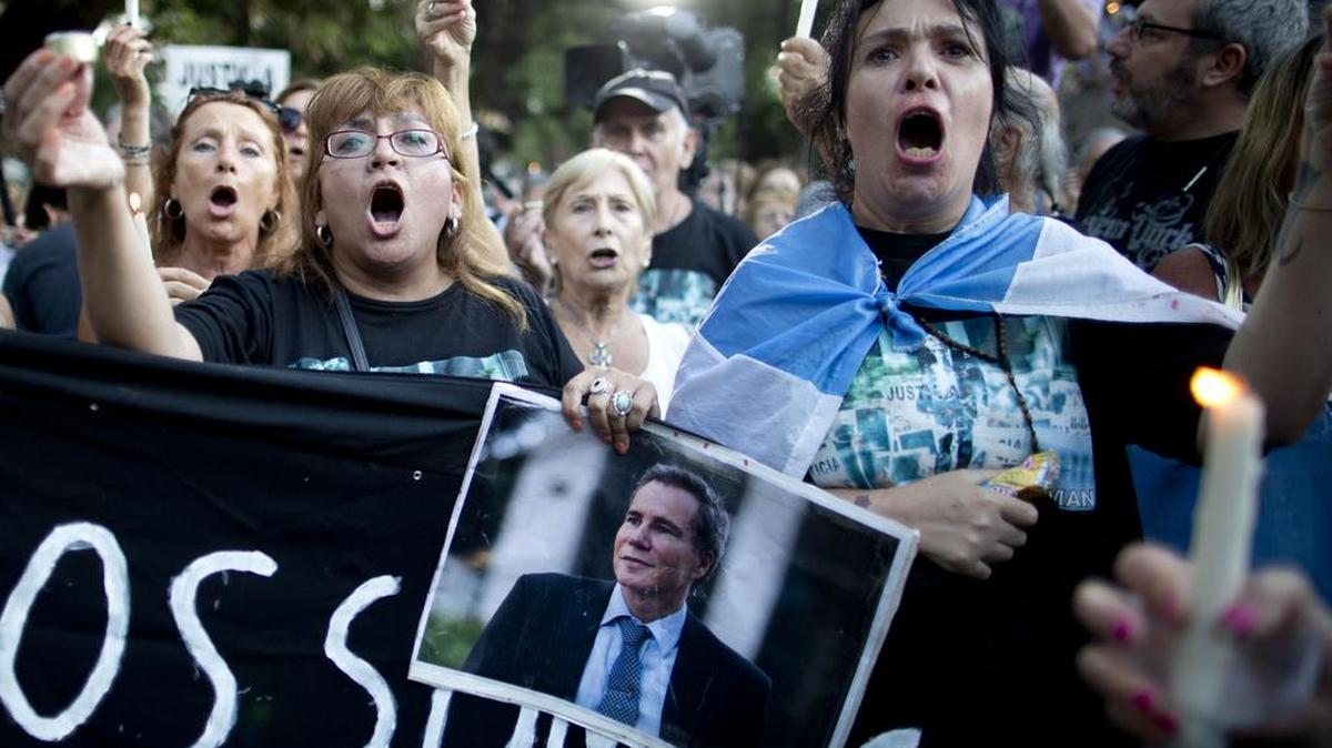 Manifestantes en Buenos Aires piden justicia tras la muerte del fiscal Alberto Nisman.