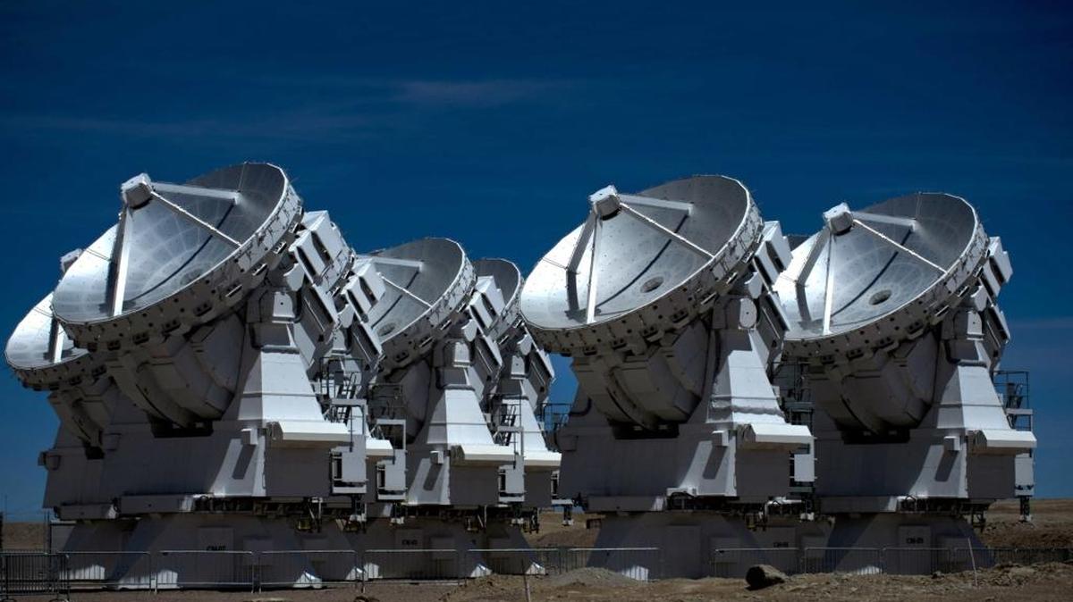 Vista de las antenas del telescopio ALMA, en el desierto Atacama de Chile. El miércoles comenzaron a construir en esa zona El Telescopio Gigante de Magallanes (TGM).