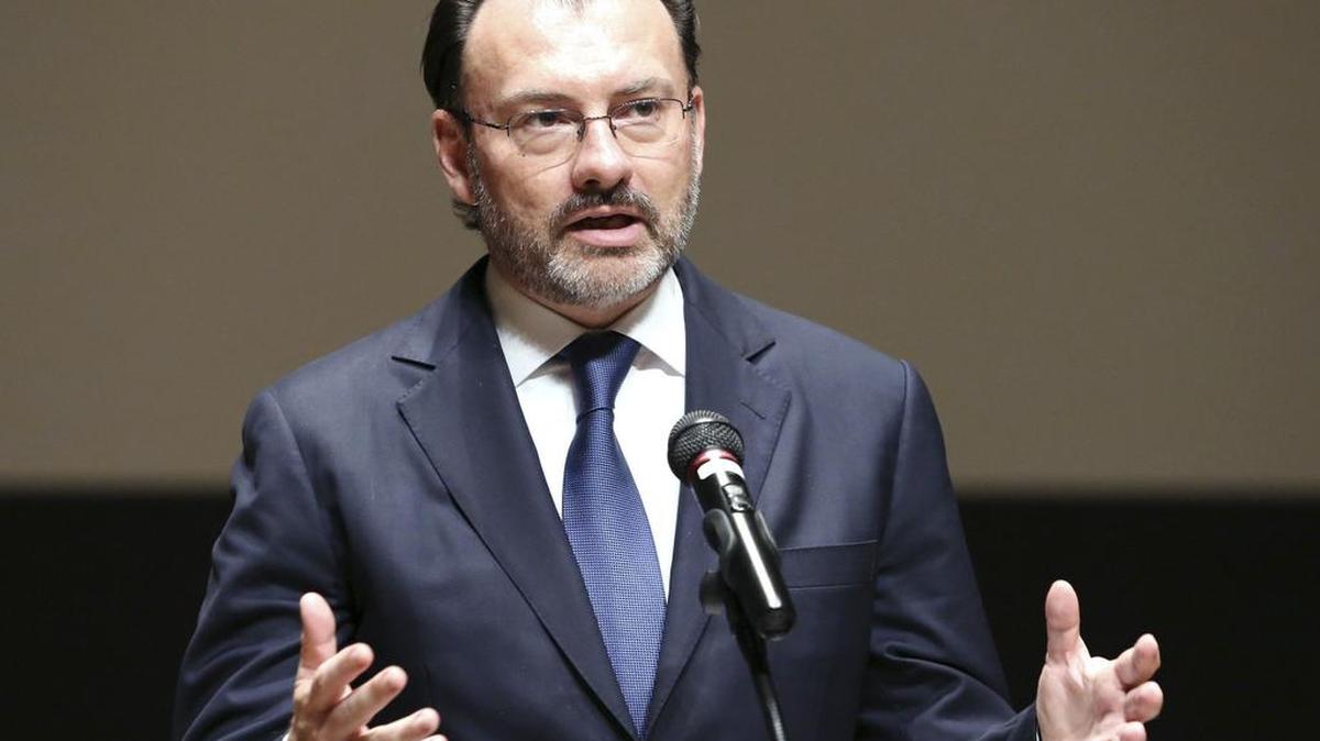 Fotografía "Cortesía de Nikkei Inc" del canciller mexicano, Luis Videgaray, durante un foro económico celebrado en Tokio.