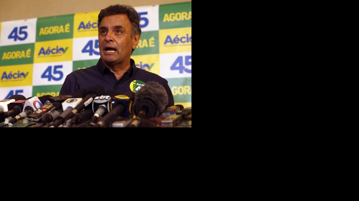 
Aecio Neves, candidato socialdemócrata a la Presidencia de Brasil, habla en una conferencia de prensa el viernes.
