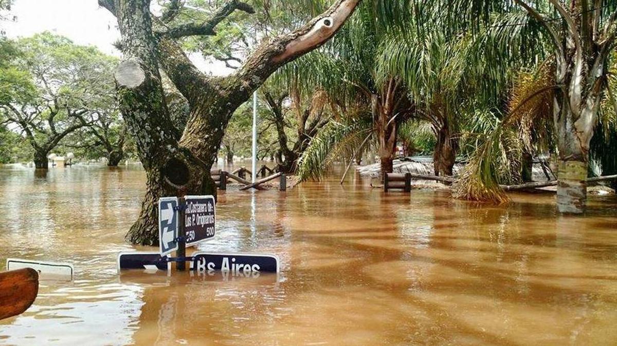 Fuertes inundaciones golpearon a la ciudad argentina de Concordia en diciembre del 2015, con numerosos daños materiales y evacuados.