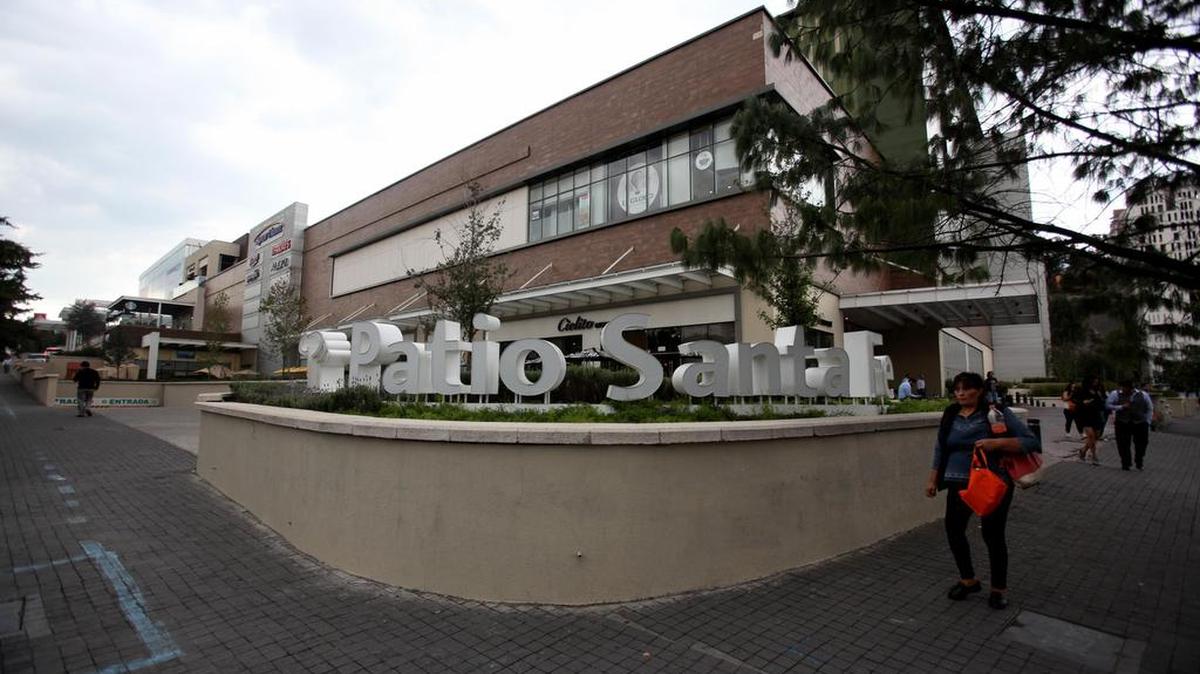 Aspecto de la plaza comercial Patio Santa Fe hoy, martes 20 de septiembre de 2016, ubicado en la exclusiva zona de Santa Fe, en Ciudad de México, donde María Villar Galaz, sobrina del presidente de la Federación Española de Fútbol, Ángel María Villar, tomó un taxi antes de ser secuestrada. El cadáver de María Villar Galaz fue hallado en Toluca.