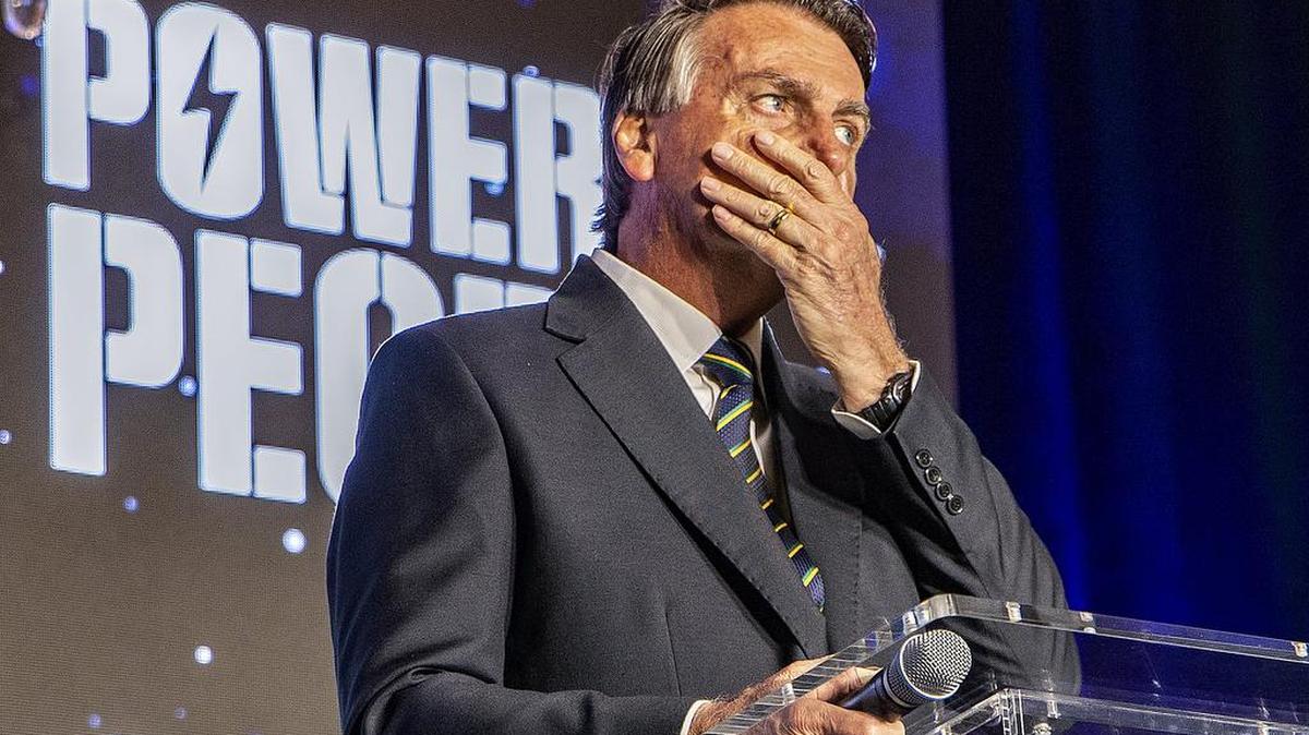 El ex presidente de Brasil, Jair Bolsonaro, reacciona mientras habla durante su primera aparición pública en Estados Unidos en un evento organizado por el grupo conservador Turning Point USA (TPUSA), que tuvo lugar en el resort Trump National Doral, en Doral, Florida, el viernes 3 de febrero de 2023.
