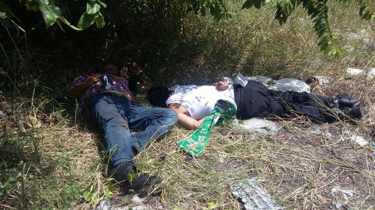 Los cuerpos de los sacerdotes católicos Alejo Naborí y José Alfredo Jiménez, que fueron asesinados después de haber sido secuestrados en un templo en el municipio de Poza Rica, en el estado mexicano de Veracruz.