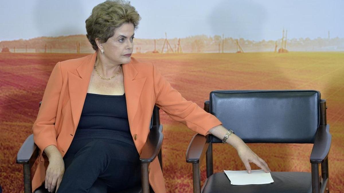La presidenta brasileña, Dilma Rousseff, anunció el miércoles que defenderá su cargo de presidenta del país.