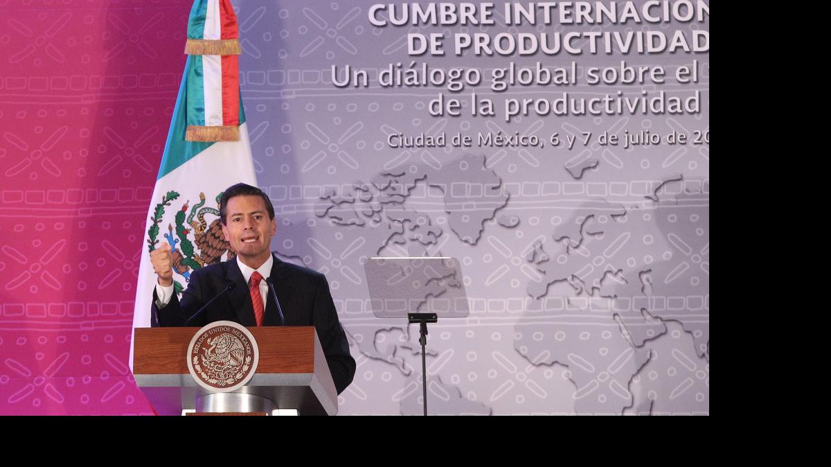 
El presidente mexicano, Enrique Peña Nieto habla el lunes en el marco del "Diálogo global sobre el futuro de la productividad" en Ciudad de México.
