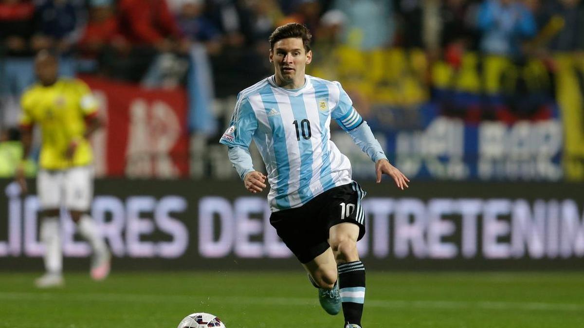 
El jugador argentino Lionel Messi durante un partido de la Copa América contra el equipo de Colombia, el viernes, en Viña del Mar, Chile.
