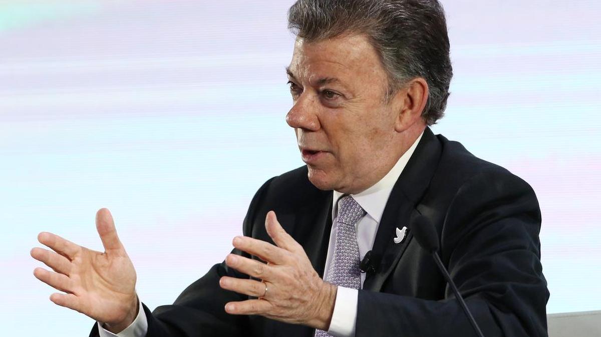 El presidente colombiano Juan Manuel Santos dijo que este hecho merece el rechazo mundial y que espera sea resuelto por la justicia.