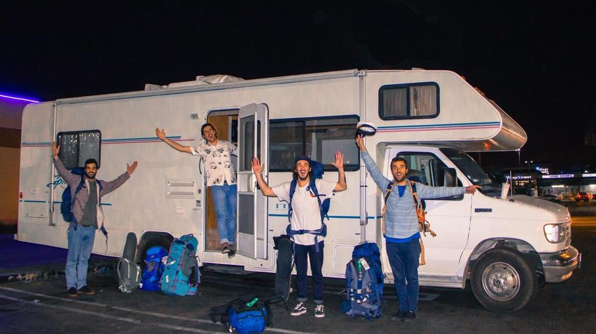 Cuatro jóvenes españoles lanzaron “The Water Van Project”, una iniciativa con la que quieren recorrer 6.000 kilómetros en seis meses para donar filtros para potabilizar agua a comunidades necesitadas de América Latina. Foto tomada de www.facebook.com/thewatervanproject