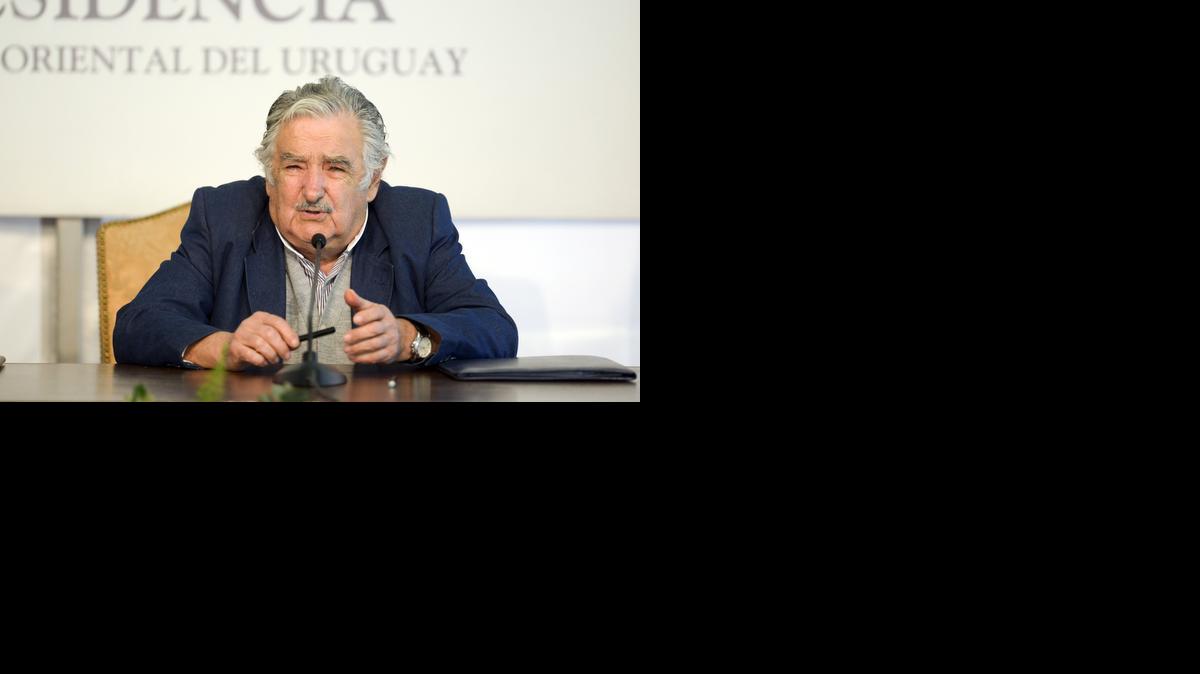 
Jose Mujica, presidente del Uruguay, culpó a los ‘veteranos’ de la sociedad de no saber inculcar en los ‘muchachos’ los valores necesarios para no delinquir.
