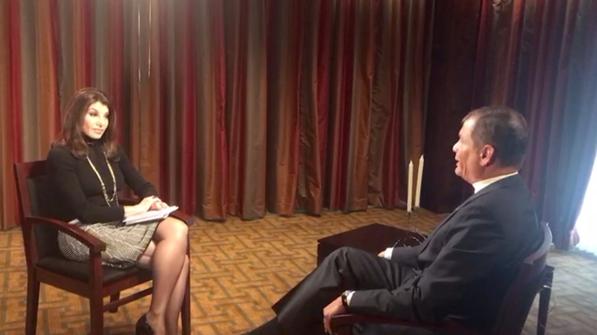 La periodista Patricia Janiot entrevistó el presidente de Ecuador Rafael Correa el viernes para el espacio ‘Panorama Mundial’ de CNN en Español.