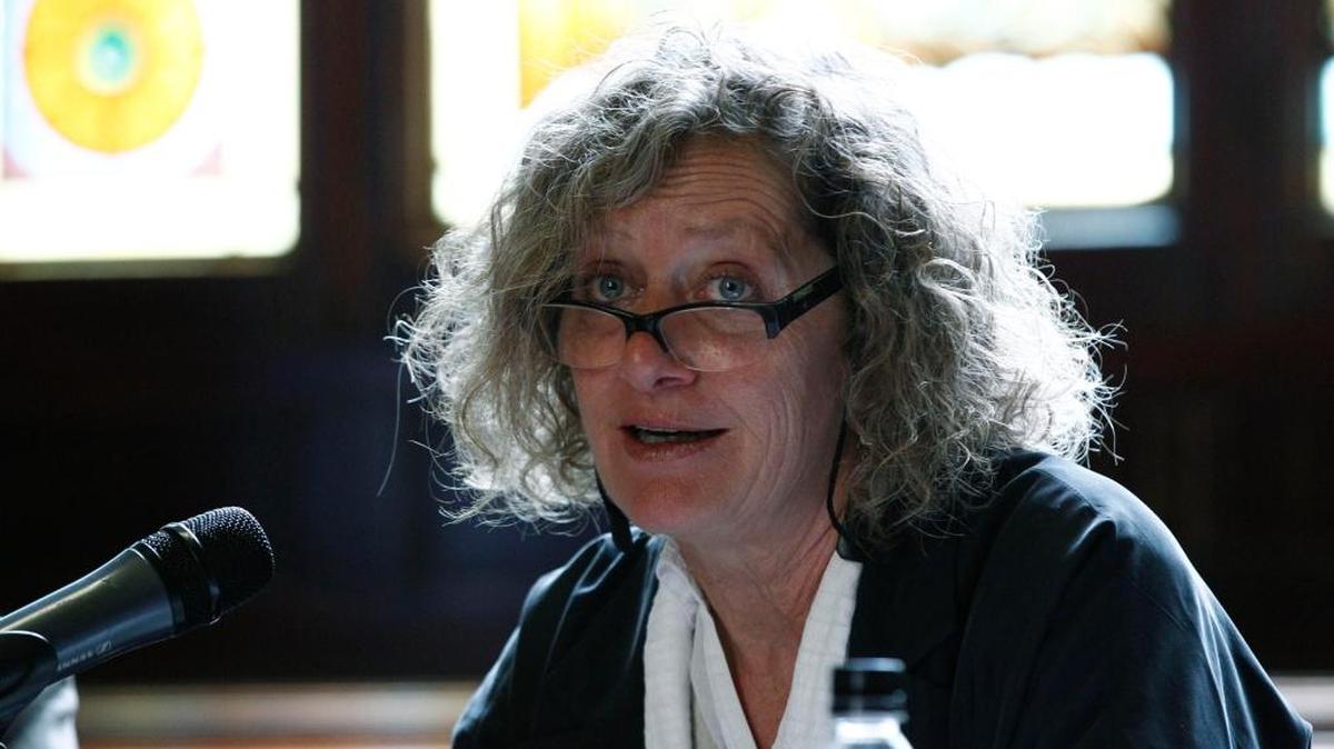 La socióloga de la Institución Nacional de Derechos Humanos de Uruguay, Mariana González, participó de la presentación del informe sobre el voto de los uruguayos en el exterior el lunes en Montevideo