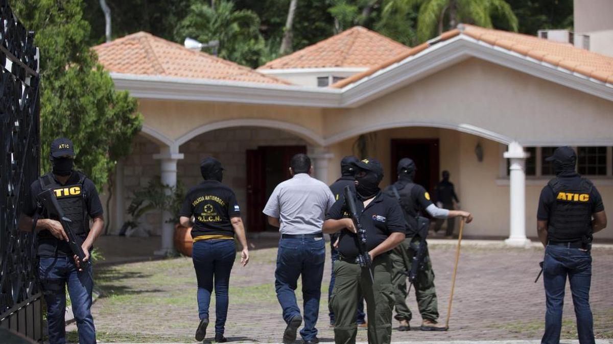 La sentencia del juzgado ordena el desbloqueo de tres residencias del político y banquero Jaime Rosenthal, y de sus hijos, César y Carlos Rosenthal, embargadas por las autoridades en octubre pasado en San Pedro Sula, norte del país.