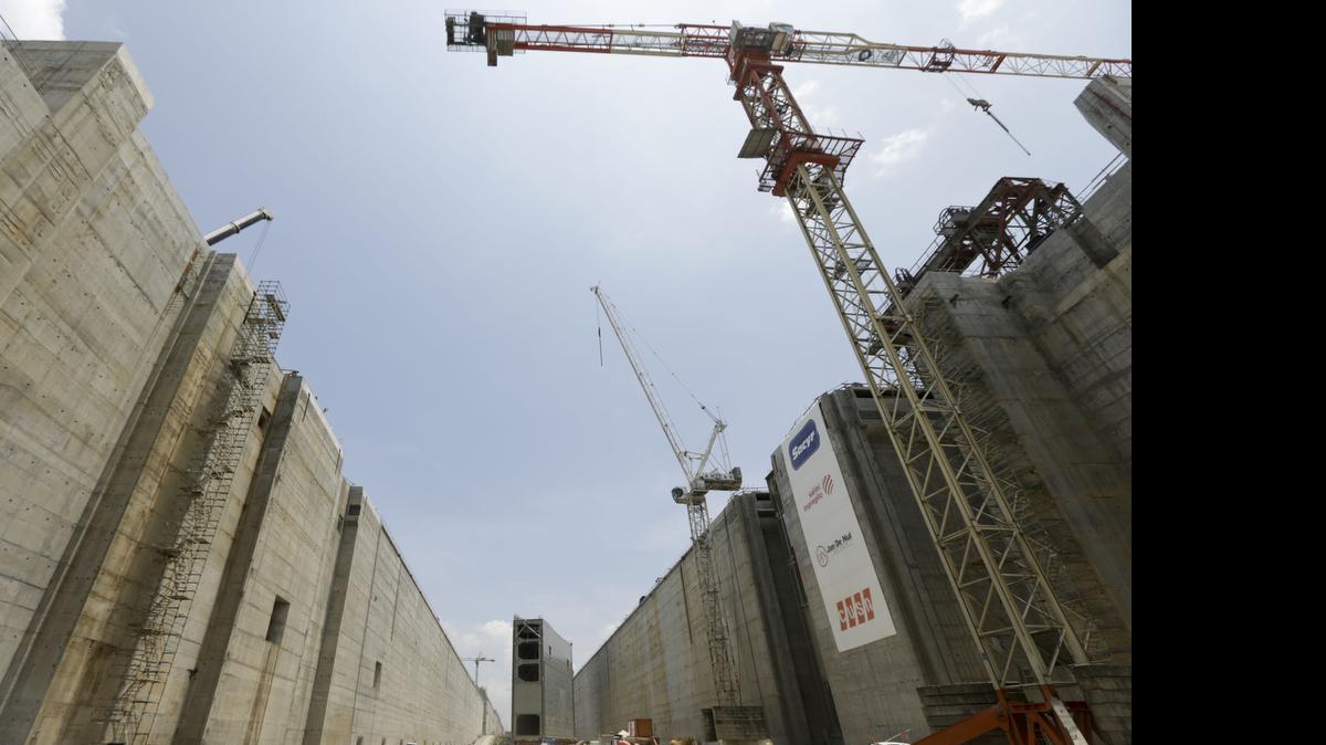 
El consorcio GUPC, que ejecuta el principal contrato de ampliación del Canal de Panamá, instaló este martes la última de las 16 compuertas que conforman el proyecto.
