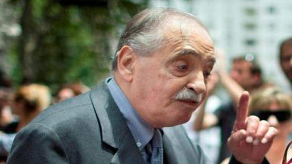 
Julio César Strassera

