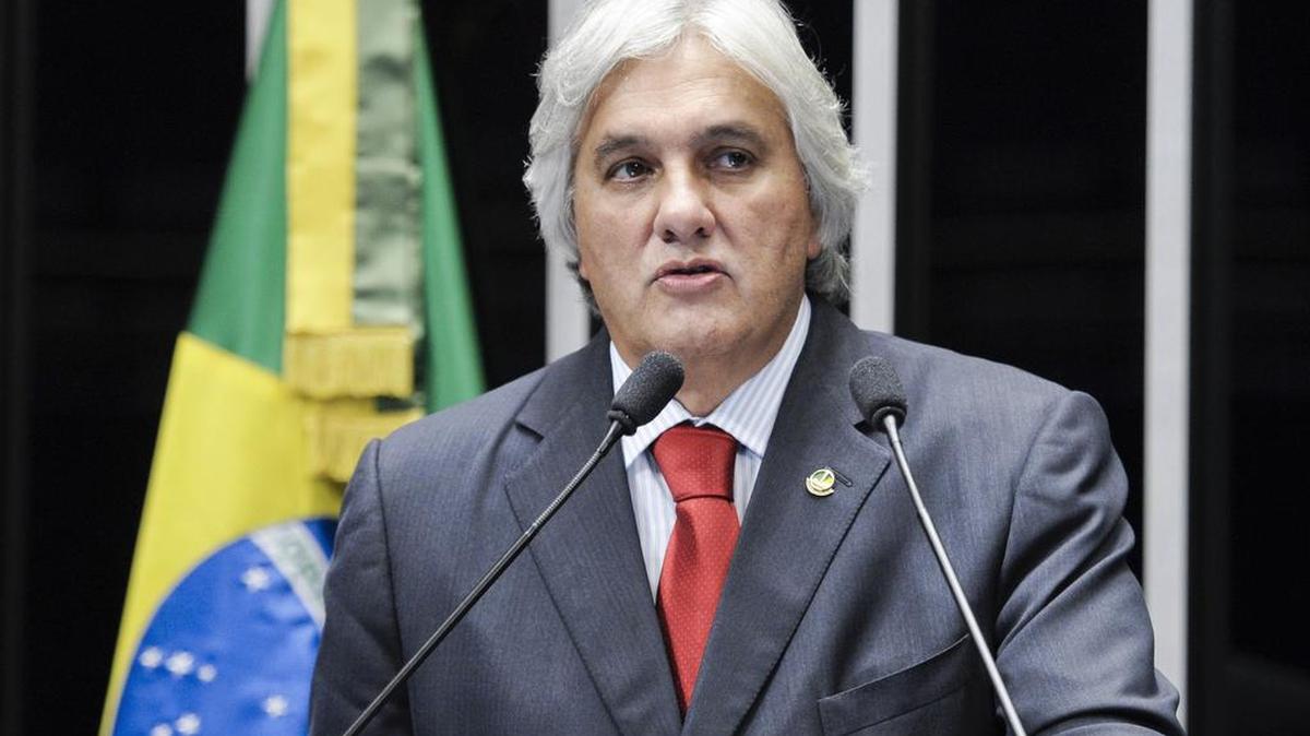 El senador oficialista Delcidio Amaral es el primer legislador en actividad arrestado por el multimillonario fraude a la estatal Petrobras.