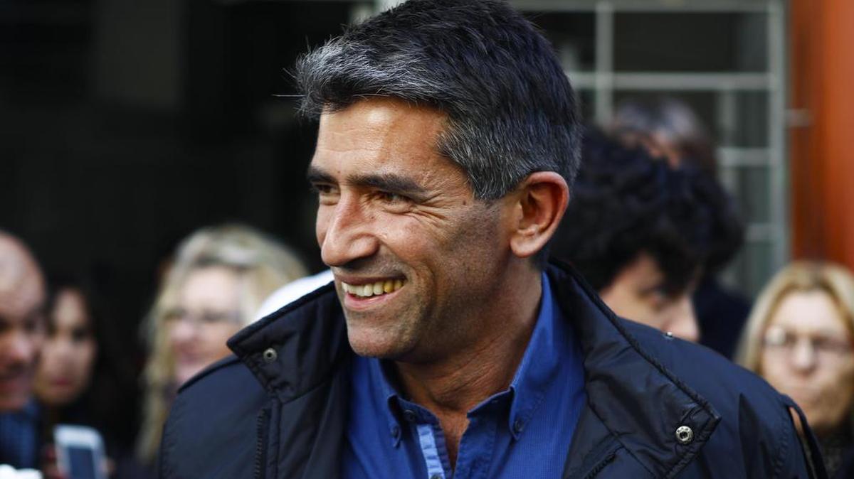 El ex vicepresidente de Uruguay Raúl Sendic reacciona el sábado 16 de septiembre de 2017, a la llegada a un evento con los integrantes de su sector político, en Montevideo (Uruguay).
