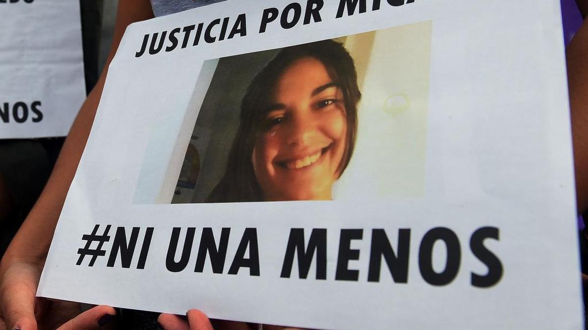 Convocados por el colectivo #NiUnaMenos, gran cantidad de ciudadanos de Rosario (Argentina) se movilizaron para exigir justicia por Micaela García, la joven encontrada el sábado 8 de abril de 2017, asesinada en Gualeguay.