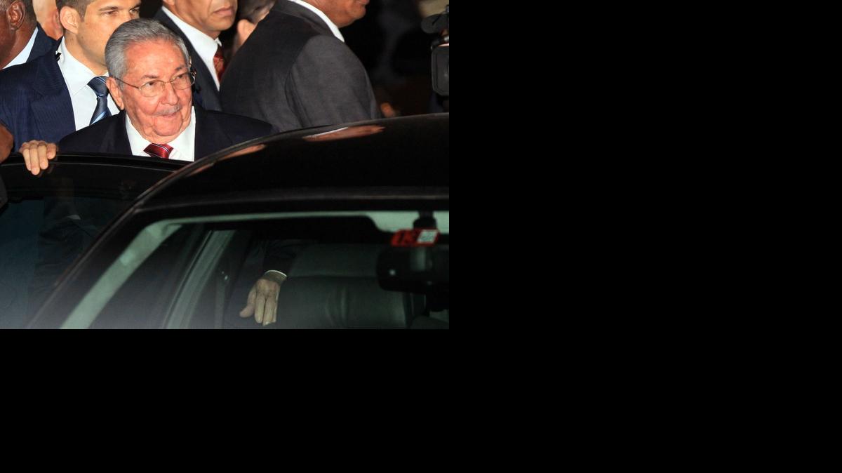 
El mandatario cubano, Raúl Castro, llega a la Ciudad de Panamá, previo a su participación en la VII Cumbre de jefes de Estado y de Gobierno de las Américas que se celebrará este viernes en Panamá.
