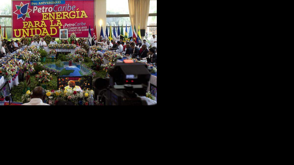 
 Vista general de la VIII Cumbre de Jefes de Estado y de Gobierno de Petrocaribe el 29 de junio de 2013, en Managua, Nicaragua. 
