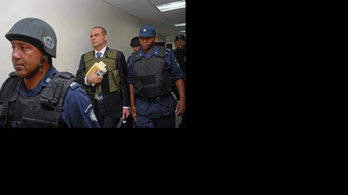 
Salvatore Mancuso, extraditado a Estados Unidos, solo está acusado por delitos de narcotráfico pese a haber confesado haber participado en la muerte de más de 3.000 personas.
