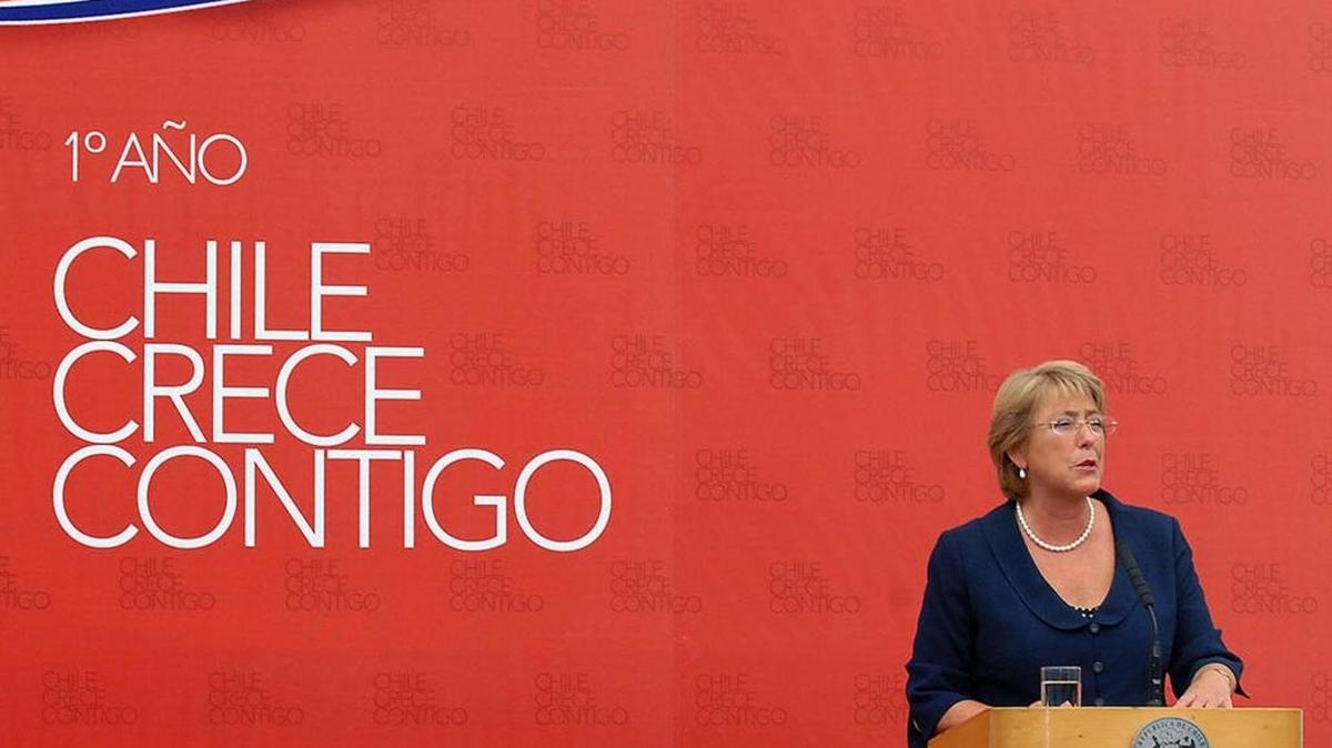 
La presidenta de Chile, Michele Bachelet, habla en un evento en el palacio presidencial La Moneda, en Santiago. Foto archivo.
