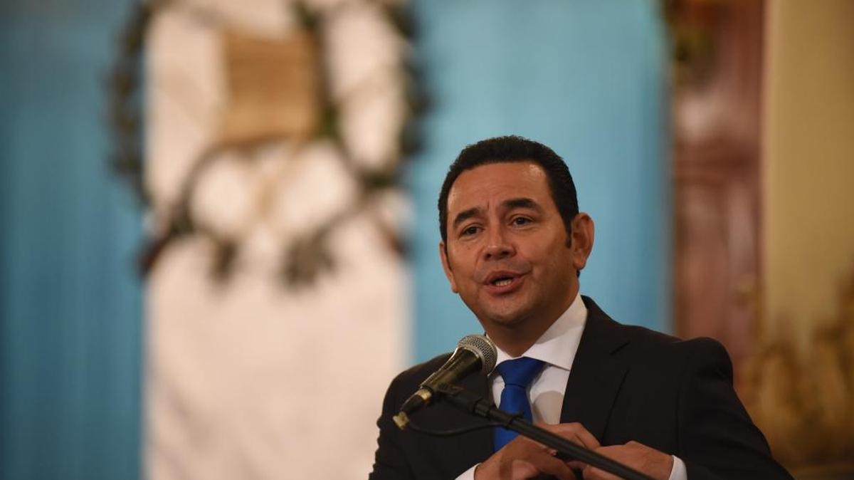 Jimmy Morales, candidato por el Frente de Convergencia Nacional (FCN), en la ceremonia oficial de firma de un acuerdo de transparencia con la candidata Sandra Torres, el 22 de octubre, en el Palacio de Cultura de Ciudad de Guatemala.