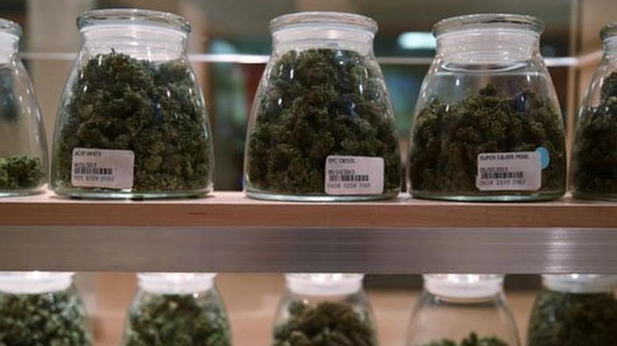 Foto de archivo. Marihuana medicinal en un centro dispensiario en Denver, Colorado.